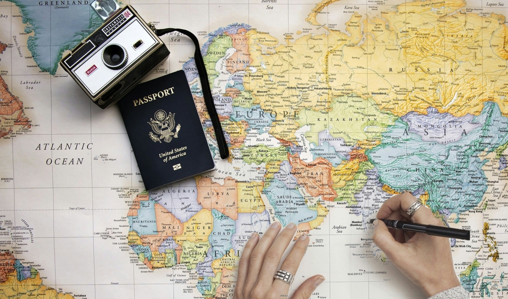GIRARE PER IL MONDO O RESTARE NEL PROPRIO GUSCIO? GIRARE PER IL MONDO O RESTARE NEL PROPRIO GUSCIO?